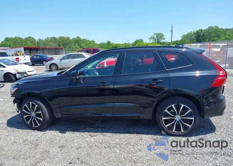 2025 Volvo Xc60 Plus z USA, uszkodzony, nr VIN YV4M12RC0S1149901